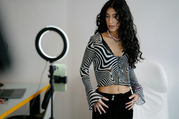 Adoptez la chaussette dépareillée : style et solidarité